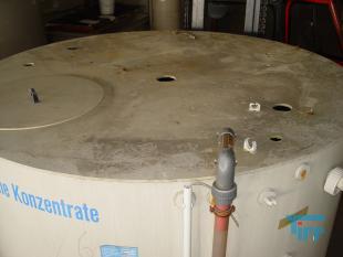 Behandlungsbeh�lter dienen zur  Vorbehandlung von u.a. Teilstr�men des anfallenden Abwassers mit dem Ziel einer optimierten nachfolgenden Endbehandlung der Gesamtabwassermenge. Eine solche Chargenbehandlung kann z.B. in einer Vor-Oxidation, Neutralisation oder auch Vergleichm��igung von konzentrierten Abwasserstr�men zur Endbehandlung bestehen.
Quelle: www.wasser-wissen.de
