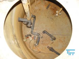 Behandlungsbeh�lter dienen zur  Vorbehandlung von u.a. Teilstr�men des anfallenden Abwassers mit dem Ziel einer optimierten nachfolgenden Endbehandlung der Gesamtabwassermenge. Eine solche Chargenbehandlung kann z.B. in einer Vor-Oxidation, Neutralisation oder auch Vergleichm��igung von konzentrierten Abwasserstr�men zur Endbehandlung bestehen.
Quelle: www.wasser-wissen.de