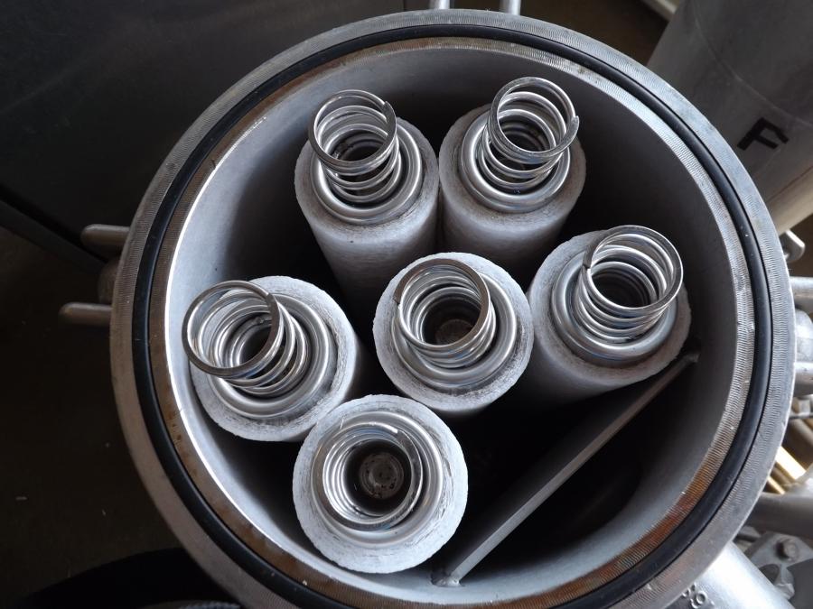 Filtrationsanlage mit Kerzenfiltern und UV-Desinfektion ...