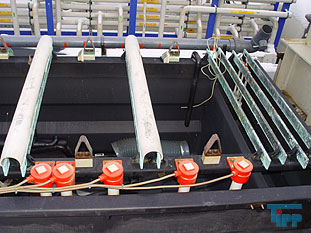 Galvanotechnik:
Unter Galvanotechnik (auch Elektroplattieren genannt) versteht man die elektrochemische Abscheidung von metallischen Niederschlgen (berzgen) auf Gegenstnden. Die Geschichte der Galvanik, wie die Galvanotechnik umgangssprachlich bezeichnet wird, geht zurck auf den italienischen Arzt Luigi Galvani, der am 6. November 1780 den nach ihm benannten Galvanismus entdeckte.
Galvanische Verkupferung eines Metalls (Me) im Kupfersulfatbad
Galvanische Verkupferung eines Metalls (Me) im Kupfersulfatbad

Bei der Galvanik wird durch ein elektrolytisches Bad Strom geschickt. Am Pluspol (Anode) befindet sich das Metall (auch Target genannt), das aufgebracht werden soll (z. B. Kupfer oder Nickel), am Minuspol (Kathode) der zu veredelnde Gegenstand (auch Substrat genannt). Der elektrische Strom lst dabei Metallionen von der Verbrauchselektrode ab und lagert sie durch Reduktion auf der Ware ab. So wird der zu veredelnde Gegenstand allseitig gleichmig mit Kupfer oder einem anderen Metall beschichtet. Je lnger sich der Gegenstand im Bad befindet und je hher der elektrische Strom ist, desto strker wird die Metallschicht (z. B. Kupferschicht).

Streng genommen wird noch zwischen der Galvanoplastik (auch Galvanoformung genannt), der elektrolytischen Herstellung von metallischen Gegenstnden, und der Galvanostegie (engl. electroplatting), der Herstellung metallischer berzge, unterschieden. Der Begriff Galvanostegie ist heute fast vollstndig durch den allgemeinen Begriff Galvanotechnik ersetzt worden. Weil immer weniger Reiterstandbilder bentigt wurden, geriet auch die Galvanoplastik etwas in Vergessenheit, erlebte aber eine kleine Renaissance im Zusammenhang mit der Mikrosystemtechnik, und zwar als Mikrogalvanoformung, auch lithografisch-galvanische Abformungstechnik genannt. Eine weitere Anwendung findet die Galvanoplastik beim Formenbau fr das Spritzgieen von Kunststoffen.
Generell wird zwischen funktionaler und dekorativer Galvanotechnik unterschieden. Letztere dient vorwiegend der Verschnerung von Gegenstnden und muss fr diesen Zweck gewisse technische Mindesteigenschaften besitzen. Beispiele fr die dekorative Galvanotechnik sind die Kunststoffgalvanisierung, die Verchromung von Stahlrohrmbeln und Motorrdern und die Vergoldung von Schmuck und Essbesteck.

Die funktionale Galvanotechnik dient dem Korrosionsschutz, dem Verschleischutz, der Katalyse oder der Verbesserung elektrischer Leitfhigkeit. Beispiele hierfr sind die Verzinkung von Schrauben, die Beschichtung von Maschinenteilen mit Hartchrom, die Herstellung von metallischen, meist nickel- oder platinhaltigen Katalysatoren fr die chemische Industrie oder Brennstoffzellen sowie die Vergoldung und Versilberung von elektrischen Kontakten. Elektrische Kontakte - so genannte Pins - aus unterschiedlichen Kupferwerkstoffen werden zumeist galvanisch verzinnt. Um zu verhindern, dass Stoffe des Grundmaterials durch die Zinnschicht hindurch diffundieren, wird vor der Verzinnung in der Regel eine Nickel- oder Kupfer-Sperrschicht aufgetragen.

Auch die Herstellung optischer Datentrger (CDs/DVDs) in einem Presswerk basiert auf Galvanotechnik.
Die Galvanotechnik kann in den Produktionsablauf eines metallverarbeitenden Betriebs integriert sein (Betriebsgalvanik) oder aber als Dienstleister,d. h. Fertigung von Auftragsarbeiten (Lohngalvanik), fungieren. Im weiteren Sinne werden auch Eloxalanlagen und andere (meist stromgetriebene) Verfahren als Galvanik bezeichnet. In der Bundesrepublik Deutschland gibt es schtzungsweise 1500 galvanische Betriebe.

Galvanische Anlagen sind in der Regel eine sehr lange Reihe von Wannen, in denen die verschiedenen Prozessschritte nacheinander erfolgen. Moderne Anlagen sind mehr oder weniger vollstndig automatisch gesteuert. Sie werden von Oberflchenbeschichtern bedient. (Die frhere Bezeichnung Galvaniseur wurde vor einigen Jahren durch Oberflchenbeschichter ersetzt)

Der Ausbildungsberuf der Galvanotechnik ist der/die Galvaniseur/Galvaniseurin. Galvaniseure bedienen die galvanischen Anlagen, die meist automatisch gesteuert werden; fr die Beschickung der Anlagen (z. B. Aufhngen der Teile, einfache Wartungsarbeiten) wird angelerntes Personal eingesetzt. Weiterfhrende Berufe sind Galvanomeister/in oder Galvanotechniker/in, beide zielen auf eine Funktion als Abteilungs- oder sogar Betriebsleiter. Das Fachhochschul-Ingenieursstudium der Oberflchentechnik beinhaltet ebenfalls einiges an Galvanotechnik.

Fachschulen fr Galvanotechnik gibt es in Schwbisch Gmnd, in Nrnberg und in Solingen.
Labortechnisch lassen sich heutzutage alle gngigen Grundwerkstoffe aus Metall sowie die meisten bekannten Nichtleiter/Kunststoffe beschichten. Bei der Kunststoffgalvanisierung/Beschichtung haben sich grotechnisch nur zwei gngige Verfahren der Polymerbeschichtung etabliert. Direktmetallisieren nach dem sog Futuron-Verfahren sowie die konventionelle Prozessreihenfolge ber Beizen aktivierende stromlose Metallisierung als erste metallische Prozessstufe- vornickel -glanzkupfer -glanznickel-chrom sind hier speziell im dekorativen Segment anzutreffen. Speziell in der Automobilbranche ist man durch hohe Qualittsmerkmale und Forderungen der Hersteller gezwungen bis zu vier verschiedene Nickelschichten im Verbund abzuscheiden, um optimale Bestndigkeit, Funktion und Aussehen zu erreichen.
 Galvanisierverfahren (berblick):
    * Anodische Oxidation (Bei Aluminium auch Eloxieren)
    * Beizen
    * Brennen
    * Brnieren
    * Chemisches Galvanisieren durch Potentialdifferenz (Aussenstromlos) oder Reduktionsmittel, siehe dazu Reduktion.
    * Chromatieren
    * Elektrolytisches Galvanisieren
    * Entmetallisieren
    * Frben von Metall
    * Gestellgalvanisieren
    * Kunststoffgalvanisierung
    * Leiterplattenherstellung
    * Phosphatieren
    * Tampongalvanisieren
    * Tauchverfahren (frher Sudverfahren)
    * Trommelgalvanisierung
    * Veralisieren
    * Vorbehandlung in der Galvanotechnik
    * Bandgalvanisieren
    * Verstahlen

Galvanische Elektrolyte:
    * Aluminiumelektrolyte
    * Antimonelektrolyte
    * Bleielektrolyte
    * Bronzeelektrolyte
    * Cadmiumelektrolyte
    * Cobaltelektrolyte
    * Chromelektrolyte
    * Eisenelektrolyte
    * Goldelektrolyte
    * Indiumelektrolyte
    * Kupferelektrolyt
    * Manganelektrolyte
    * Nickelelektrolyte
    * Nickel-Eisen-Elektrolyte
    * Palladiumelektrolyte
    * Platinelektrolyte
    * Rheniumelektrolyte
    * Rhodiumelektrolyte
    * Rutheniumelektrolyte
    * Silberelektrolyte
    * Wismutelektrolyte
    * Wolframelektrolyte
    * Zinkelektrolyte
    * Zinnelektrolyte
Quelle: www.wikipedia.org