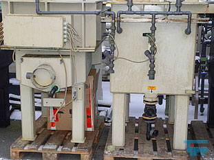 Galvanotechnik:
Unter Galvanotechnik (auch Elektroplattieren genannt) versteht man die elektrochemische Abscheidung von metallischen Niederschlgen (berzgen) auf Gegenstnden. Die Geschichte der Galvanik, wie die Galvanotechnik umgangssprachlich bezeichnet wird, geht zurck auf den italienischen Arzt Luigi Galvani, der am 6. November 1780 den nach ihm benannten Galvanismus entdeckte.
Galvanische Verkupferung eines Metalls (Me) im Kupfersulfatbad
Galvanische Verkupferung eines Metalls (Me) im Kupfersulfatbad

Bei der Galvanik wird durch ein elektrolytisches Bad Strom geschickt. Am Pluspol (Anode) befindet sich das Metall (auch Target genannt), das aufgebracht werden soll (z. B. Kupfer oder Nickel), am Minuspol (Kathode) der zu veredelnde Gegenstand (auch Substrat genannt). Der elektrische Strom lst dabei Metallionen von der Verbrauchselektrode ab und lagert sie durch Reduktion auf der Ware ab. So wird der zu veredelnde Gegenstand allseitig gleichmig mit Kupfer oder einem anderen Metall beschichtet. Je lnger sich der Gegenstand im Bad befindet und je hher der elektrische Strom ist, desto strker wird die Metallschicht (z. B. Kupferschicht).

Streng genommen wird noch zwischen der Galvanoplastik (auch Galvanoformung genannt), der elektrolytischen Herstellung von metallischen Gegenstnden, und der Galvanostegie (engl. electroplatting), der Herstellung metallischer berzge, unterschieden. Der Begriff Galvanostegie ist heute fast vollstndig durch den allgemeinen Begriff Galvanotechnik ersetzt worden. Weil immer weniger Reiterstandbilder bentigt wurden, geriet auch die Galvanoplastik etwas in Vergessenheit, erlebte aber eine kleine Renaissance im Zusammenhang mit der Mikrosystemtechnik, und zwar als Mikrogalvanoformung, auch lithografisch-galvanische Abformungstechnik genannt. Eine weitere Anwendung findet die Galvanoplastik beim Formenbau fr das Spritzgieen von Kunststoffen.
Generell wird zwischen funktionaler und dekorativer Galvanotechnik unterschieden. Letztere dient vorwiegend der Verschnerung von Gegenstnden und muss fr diesen Zweck gewisse technische Mindesteigenschaften besitzen. Beispiele fr die dekorative Galvanotechnik sind die Kunststoffgalvanisierung, die Verchromung von Stahlrohrmbeln und Motorrdern und die Vergoldung von Schmuck und Essbesteck.

Die funktionale Galvanotechnik dient dem Korrosionsschutz, dem Verschleischutz, der Katalyse oder der Verbesserung elektrischer Leitfhigkeit. Beispiele hierfr sind die Verzinkung von Schrauben, die Beschichtung von Maschinenteilen mit Hartchrom, die Herstellung von metallischen, meist nickel- oder platinhaltigen Katalysatoren fr die chemische Industrie oder Brennstoffzellen sowie die Vergoldung und Versilberung von elektrischen Kontakten. Elektrische Kontakte - so genannte Pins - aus unterschiedlichen Kupferwerkstoffen werden zumeist galvanisch verzinnt. Um zu verhindern, dass Stoffe des Grundmaterials durch die Zinnschicht hindurch diffundieren, wird vor der Verzinnung in der Regel eine Nickel- oder Kupfer-Sperrschicht aufgetragen.

Auch die Herstellung optischer Datentrger (CDs/DVDs) in einem Presswerk basiert auf Galvanotechnik.
Die Galvanotechnik kann in den Produktionsablauf eines metallverarbeitenden Betriebs integriert sein (Betriebsgalvanik) oder aber als Dienstleister,d. h. Fertigung von Auftragsarbeiten (Lohngalvanik), fungieren. Im weiteren Sinne werden auch Eloxalanlagen und andere (meist stromgetriebene) Verfahren als Galvanik bezeichnet. In der Bundesrepublik Deutschland gibt es schtzungsweise 1500 galvanische Betriebe.

Galvanische Anlagen sind in der Regel eine sehr lange Reihe von Wannen, in denen die verschiedenen Prozessschritte nacheinander erfolgen. Moderne Anlagen sind mehr oder weniger vollstndig automatisch gesteuert. Sie werden von Oberflchenbeschichtern bedient. (Die frhere Bezeichnung Galvaniseur wurde vor einigen Jahren durch Oberflchenbeschichter ersetzt)

Der Ausbildungsberuf der Galvanotechnik ist der/die Galvaniseur/Galvaniseurin. Galvaniseure bedienen die galvanischen Anlagen, die meist automatisch gesteuert werden; fr die Beschickung der Anlagen (z. B. Aufhngen der Teile, einfache Wartungsarbeiten) wird angelerntes Personal eingesetzt. Weiterfhrende Berufe sind Galvanomeister/in oder Galvanotechniker/in, beide zielen auf eine Funktion als Abteilungs- oder sogar Betriebsleiter. Das Fachhochschul-Ingenieursstudium der Oberflchentechnik beinhaltet ebenfalls einiges an Galvanotechnik.

Fachschulen fr Galvanotechnik gibt es in Schwbisch Gmnd, in Nrnberg und in Solingen.
Labortechnisch lassen sich heutzutage alle gngigen Grundwerkstoffe aus Metall sowie die meisten bekannten Nichtleiter/Kunststoffe beschichten. Bei der Kunststoffgalvanisierung/Beschichtung haben sich grotechnisch nur zwei gngige Verfahren der Polymerbeschichtung etabliert. Direktmetallisieren nach dem sog Futuron-Verfahren sowie die konventionelle Prozessreihenfolge ber Beizen aktivierende stromlose Metallisierung als erste metallische Prozessstufe- vornickel -glanzkupfer -glanznickel-chrom sind hier speziell im dekorativen Segment anzutreffen. Speziell in der Automobilbranche ist man durch hohe Qualittsmerkmale und Forderungen der Hersteller gezwungen bis zu vier verschiedene Nickelschichten im Verbund abzuscheiden, um optimale Bestndigkeit, Funktion und Aussehen zu erreichen.
 Galvanisierverfahren (berblick):
    * Anodische Oxidation (Bei Aluminium auch Eloxieren)
    * Beizen
    * Brennen
    * Brnieren
    * Chemisches Galvanisieren durch Potentialdifferenz (Aussenstromlos) oder Reduktionsmittel, siehe dazu Reduktion.
    * Chromatieren
    * Elektrolytisches Galvanisieren
    * Entmetallisieren
    * Frben von Metall
    * Gestellgalvanisieren
    * Kunststoffgalvanisierung
    * Leiterplattenherstellung
    * Phosphatieren
    * Tampongalvanisieren
    * Tauchverfahren (frher Sudverfahren)
    * Trommelgalvanisierung
    * Veralisieren
    * Vorbehandlung in der Galvanotechnik
    * Bandgalvanisieren
    * Verstahlen

Galvanische Elektrolyte:
    * Aluminiumelektrolyte
    * Antimonelektrolyte
    * Bleielektrolyte
    * Bronzeelektrolyte
    * Cadmiumelektrolyte
    * Cobaltelektrolyte
    * Chromelektrolyte
    * Eisenelektrolyte
    * Goldelektrolyte
    * Indiumelektrolyte
    * Kupferelektrolyt
    * Manganelektrolyte
    * Nickelelektrolyte
    * Nickel-Eisen-Elektrolyte
    * Palladiumelektrolyte
    * Platinelektrolyte
    * Rheniumelektrolyte
    * Rhodiumelektrolyte
    * Rutheniumelektrolyte
    * Silberelektrolyte
    * Wismutelektrolyte
    * Wolframelektrolyte
    * Zinkelektrolyte
    * Zinnelektrolyte
Quelle: www.wikipedia.org