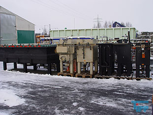 Galvanotechnik:
Unter Galvanotechnik (auch Elektroplattieren genannt) versteht man die elektrochemische Abscheidung von metallischen Niederschlgen (berzgen) auf Gegenstnden. Die Geschichte der Galvanik, wie die Galvanotechnik umgangssprachlich bezeichnet wird, geht zurck auf den italienischen Arzt Luigi Galvani, der am 6. November 1780 den nach ihm benannten Galvanismus entdeckte.
Galvanische Verkupferung eines Metalls (Me) im Kupfersulfatbad
Galvanische Verkupferung eines Metalls (Me) im Kupfersulfatbad

Bei der Galvanik wird durch ein elektrolytisches Bad Strom geschickt. Am Pluspol (Anode) befindet sich das Metall (auch Target genannt), das aufgebracht werden soll (z. B. Kupfer oder Nickel), am Minuspol (Kathode) der zu veredelnde Gegenstand (auch Substrat genannt). Der elektrische Strom lst dabei Metallionen von der Verbrauchselektrode ab und lagert sie durch Reduktion auf der Ware ab. So wird der zu veredelnde Gegenstand allseitig gleichmig mit Kupfer oder einem anderen Metall beschichtet. Je lnger sich der Gegenstand im Bad befindet und je hher der elektrische Strom ist, desto strker wird die Metallschicht (z. B. Kupferschicht).

Streng genommen wird noch zwischen der Galvanoplastik (auch Galvanoformung genannt), der elektrolytischen Herstellung von metallischen Gegenstnden, und der Galvanostegie (engl. electroplatting), der Herstellung metallischer berzge, unterschieden. Der Begriff Galvanostegie ist heute fast vollstndig durch den allgemeinen Begriff Galvanotechnik ersetzt worden. Weil immer weniger Reiterstandbilder bentigt wurden, geriet auch die Galvanoplastik etwas in Vergessenheit, erlebte aber eine kleine Renaissance im Zusammenhang mit der Mikrosystemtechnik, und zwar als Mikrogalvanoformung, auch lithografisch-galvanische Abformungstechnik genannt. Eine weitere Anwendung findet die Galvanoplastik beim Formenbau fr das Spritzgieen von Kunststoffen.
Generell wird zwischen funktionaler und dekorativer Galvanotechnik unterschieden. Letztere dient vorwiegend der Verschnerung von Gegenstnden und muss fr diesen Zweck gewisse technische Mindesteigenschaften besitzen. Beispiele fr die dekorative Galvanotechnik sind die Kunststoffgalvanisierung, die Verchromung von Stahlrohrmbeln und Motorrdern und die Vergoldung von Schmuck und Essbesteck.

Die funktionale Galvanotechnik dient dem Korrosionsschutz, dem Verschleischutz, der Katalyse oder der Verbesserung elektrischer Leitfhigkeit. Beispiele hierfr sind die Verzinkung von Schrauben, die Beschichtung von Maschinenteilen mit Hartchrom, die Herstellung von metallischen, meist nickel- oder platinhaltigen Katalysatoren fr die chemische Industrie oder Brennstoffzellen sowie die Vergoldung und Versilberung von elektrischen Kontakten. Elektrische Kontakte - so genannte Pins - aus unterschiedlichen Kupferwerkstoffen werden zumeist galvanisch verzinnt. Um zu verhindern, dass Stoffe des Grundmaterials durch die Zinnschicht hindurch diffundieren, wird vor der Verzinnung in der Regel eine Nickel- oder Kupfer-Sperrschicht aufgetragen.

Auch die Herstellung optischer Datentrger (CDs/DVDs) in einem Presswerk basiert auf Galvanotechnik.
Die Galvanotechnik kann in den Produktionsablauf eines metallverarbeitenden Betriebs integriert sein (Betriebsgalvanik) oder aber als Dienstleister,d. h. Fertigung von Auftragsarbeiten (Lohngalvanik), fungieren. Im weiteren Sinne werden auch Eloxalanlagen und andere (meist stromgetriebene) Verfahren als Galvanik bezeichnet. In der Bundesrepublik Deutschland gibt es schtzungsweise 1500 galvanische Betriebe.

Galvanische Anlagen sind in der Regel eine sehr lange Reihe von Wannen, in denen die verschiedenen Prozessschritte nacheinander erfolgen. Moderne Anlagen sind mehr oder weniger vollstndig automatisch gesteuert. Sie werden von Oberflchenbeschichtern bedient. (Die frhere Bezeichnung Galvaniseur wurde vor einigen Jahren durch Oberflchenbeschichter ersetzt)

Der Ausbildungsberuf der Galvanotechnik ist der/die Galvaniseur/Galvaniseurin. Galvaniseure bedienen die galvanischen Anlagen, die meist automatisch gesteuert werden; fr die Beschickung der Anlagen (z. B. Aufhngen der Teile, einfache Wartungsarbeiten) wird angelerntes Personal eingesetzt. Weiterfhrende Berufe sind Galvanomeister/in oder Galvanotechniker/in, beide zielen auf eine Funktion als Abteilungs- oder sogar Betriebsleiter. Das Fachhochschul-Ingenieursstudium der Oberflchentechnik beinhaltet ebenfalls einiges an Galvanotechnik.

Fachschulen fr Galvanotechnik gibt es in Schwbisch Gmnd, in Nrnberg und in Solingen.
Labortechnisch lassen sich heutzutage alle gngigen Grundwerkstoffe aus Metall sowie die meisten bekannten Nichtleiter/Kunststoffe beschichten. Bei der Kunststoffgalvanisierung/Beschichtung haben sich grotechnisch nur zwei gngige Verfahren der Polymerbeschichtung etabliert. Direktmetallisieren nach dem sog Futuron-Verfahren sowie die konventionelle Prozessreihenfolge ber Beizen aktivierende stromlose Metallisierung als erste metallische Prozessstufe- vornickel -glanzkupfer -glanznickel-chrom sind hier speziell im dekorativen Segment anzutreffen. Speziell in der Automobilbranche ist man durch hohe Qualittsmerkmale und Forderungen der Hersteller gezwungen bis zu vier verschiedene Nickelschichten im Verbund abzuscheiden, um optimale Bestndigkeit, Funktion und Aussehen zu erreichen.
 Galvanisierverfahren (berblick):
    * Anodische Oxidation (Bei Aluminium auch Eloxieren)
    * Beizen
    * Brennen
    * Brnieren
    * Chemisches Galvanisieren durch Potentialdifferenz (Aussenstromlos) oder Reduktionsmittel, siehe dazu Reduktion.
    * Chromatieren
    * Elektrolytisches Galvanisieren
    * Entmetallisieren
    * Frben von Metall
    * Gestellgalvanisieren
    * Kunststoffgalvanisierung
    * Leiterplattenherstellung
    * Phosphatieren
    * Tampongalvanisieren
    * Tauchverfahren (frher Sudverfahren)
    * Trommelgalvanisierung
    * Veralisieren
    * Vorbehandlung in der Galvanotechnik
    * Bandgalvanisieren
    * Verstahlen

Galvanische Elektrolyte:
    * Aluminiumelektrolyte
    * Antimonelektrolyte
    * Bleielektrolyte
    * Bronzeelektrolyte
    * Cadmiumelektrolyte
    * Cobaltelektrolyte
    * Chromelektrolyte
    * Eisenelektrolyte
    * Goldelektrolyte
    * Indiumelektrolyte
    * Kupferelektrolyt
    * Manganelektrolyte
    * Nickelelektrolyte
    * Nickel-Eisen-Elektrolyte
    * Palladiumelektrolyte
    * Platinelektrolyte
    * Rheniumelektrolyte
    * Rhodiumelektrolyte
    * Rutheniumelektrolyte
    * Silberelektrolyte
    * Wismutelektrolyte
    * Wolframelektrolyte
    * Zinkelektrolyte
    * Zinnelektrolyte
Quelle: www.wikipedia.org