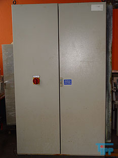 Galvanotechnik:
Unter Galvanotechnik (auch Elektroplattieren genannt) versteht man die elektrochemische Abscheidung von metallischen Niederschlgen (berzgen) auf Gegenstnden. Die Geschichte der Galvanik, wie die Galvanotechnik umgangssprachlich bezeichnet wird, geht zurck auf den italienischen Arzt Luigi Galvani, der am 6. November 1780 den nach ihm benannten Galvanismus entdeckte.
Galvanische Verkupferung eines Metalls (Me) im Kupfersulfatbad
Galvanische Verkupferung eines Metalls (Me) im Kupfersulfatbad

Bei der Galvanik wird durch ein elektrolytisches Bad Strom geschickt. Am Pluspol (Anode) befindet sich das Metall (auch Target genannt), das aufgebracht werden soll (z. B. Kupfer oder Nickel), am Minuspol (Kathode) der zu veredelnde Gegenstand (auch Substrat genannt). Der elektrische Strom lst dabei Metallionen von der Verbrauchselektrode ab und lagert sie durch Reduktion auf der Ware ab. So wird der zu veredelnde Gegenstand allseitig gleichmig mit Kupfer oder einem anderen Metall beschichtet. Je lnger sich der Gegenstand im Bad befindet und je hher der elektrische Strom ist, desto strker wird die Metallschicht (z. B. Kupferschicht).

Streng genommen wird noch zwischen der Galvanoplastik (auch Galvanoformung genannt), der elektrolytischen Herstellung von metallischen Gegenstnden, und der Galvanostegie (engl. electroplatting), der Herstellung metallischer berzge, unterschieden. Der Begriff Galvanostegie ist heute fast vollstndig durch den allgemeinen Begriff Galvanotechnik ersetzt worden. Weil immer weniger Reiterstandbilder bentigt wurden, geriet auch die Galvanoplastik etwas in Vergessenheit, erlebte aber eine kleine Renaissance im Zusammenhang mit der Mikrosystemtechnik, und zwar als Mikrogalvanoformung, auch lithografisch-galvanische Abformungstechnik genannt. Eine weitere Anwendung findet die Galvanoplastik beim Formenbau fr das Spritzgieen von Kunststoffen.
Generell wird zwischen funktionaler und dekorativer Galvanotechnik unterschieden. Letztere dient vorwiegend der Verschnerung von Gegenstnden und muss fr diesen Zweck gewisse technische Mindesteigenschaften besitzen. Beispiele fr die dekorative Galvanotechnik sind die Kunststoffgalvanisierung, die Verchromung von Stahlrohrmbeln und Motorrdern und die Vergoldung von Schmuck und Essbesteck.

Die funktionale Galvanotechnik dient dem Korrosionsschutz, dem Verschleischutz, der Katalyse oder der Verbesserung elektrischer Leitfhigkeit. Beispiele hierfr sind die Verzinkung von Schrauben, die Beschichtung von Maschinenteilen mit Hartchrom, die Herstellung von metallischen, meist nickel- oder platinhaltigen Katalysatoren fr die chemische Industrie oder Brennstoffzellen sowie die Vergoldung und Versilberung von elektrischen Kontakten. Elektrische Kontakte - so genannte Pins - aus unterschiedlichen Kupferwerkstoffen werden zumeist galvanisch verzinnt. Um zu verhindern, dass Stoffe des Grundmaterials durch die Zinnschicht hindurch diffundieren, wird vor der Verzinnung in der Regel eine Nickel- oder Kupfer-Sperrschicht aufgetragen.

Auch die Herstellung optischer Datentrger (CDs/DVDs) in einem Presswerk basiert auf Galvanotechnik.
Die Galvanotechnik kann in den Produktionsablauf eines metallverarbeitenden Betriebs integriert sein (Betriebsgalvanik) oder aber als Dienstleister,d. h. Fertigung von Auftragsarbeiten (Lohngalvanik), fungieren. Im weiteren Sinne werden auch Eloxalanlagen und andere (meist stromgetriebene) Verfahren als Galvanik bezeichnet. In der Bundesrepublik Deutschland gibt es schtzungsweise 1500 galvanische Betriebe.

Galvanische Anlagen sind in der Regel eine sehr lange Reihe von Wannen, in denen die verschiedenen Prozessschritte nacheinander erfolgen. Moderne Anlagen sind mehr oder weniger vollstndig automatisch gesteuert. Sie werden von Oberflchenbeschichtern bedient. (Die frhere Bezeichnung Galvaniseur wurde vor einigen Jahren durch Oberflchenbeschichter ersetzt)

Der Ausbildungsberuf der Galvanotechnik ist der/die Galvaniseur/Galvaniseurin. Galvaniseure bedienen die galvanischen Anlagen, die meist automatisch gesteuert werden; fr die Beschickung der Anlagen (z. B. Aufhngen der Teile, einfache Wartungsarbeiten) wird angelerntes Personal eingesetzt. Weiterfhrende Berufe sind Galvanomeister/in oder Galvanotechniker/in, beide zielen auf eine Funktion als Abteilungs- oder sogar Betriebsleiter. Das Fachhochschul-Ingenieursstudium der Oberflchentechnik beinhaltet ebenfalls einiges an Galvanotechnik.

Fachschulen fr Galvanotechnik gibt es in Schwbisch Gmnd, in Nrnberg und in Solingen.
Labortechnisch lassen sich heutzutage alle gngigen Grundwerkstoffe aus Metall sowie die meisten bekannten Nichtleiter/Kunststoffe beschichten. Bei der Kunststoffgalvanisierung/Beschichtung haben sich grotechnisch nur zwei gngige Verfahren der Polymerbeschichtung etabliert. Direktmetallisieren nach dem sog Futuron-Verfahren sowie die konventionelle Prozessreihenfolge ber Beizen aktivierende stromlose Metallisierung als erste metallische Prozessstufe- vornickel -glanzkupfer -glanznickel-chrom sind hier speziell im dekorativen Segment anzutreffen. Speziell in der Automobilbranche ist man durch hohe Qualittsmerkmale und Forderungen der Hersteller gezwungen bis zu vier verschiedene Nickelschichten im Verbund abzuscheiden, um optimale Bestndigkeit, Funktion und Aussehen zu erreichen.
 Galvanisierverfahren (berblick):
    * Anodische Oxidation (Bei Aluminium auch Eloxieren)
    * Beizen
    * Brennen
    * Brnieren
    * Chemisches Galvanisieren durch Potentialdifferenz (Aussenstromlos) oder Reduktionsmittel, siehe dazu Reduktion.
    * Chromatieren
    * Elektrolytisches Galvanisieren
    * Entmetallisieren
    * Frben von Metall
    * Gestellgalvanisieren
    * Kunststoffgalvanisierung
    * Leiterplattenherstellung
    * Phosphatieren
    * Tampongalvanisieren
    * Tauchverfahren (frher Sudverfahren)
    * Trommelgalvanisierung
    * Veralisieren
    * Vorbehandlung in der Galvanotechnik
    * Bandgalvanisieren
    * Verstahlen

Galvanische Elektrolyte:
    * Aluminiumelektrolyte
    * Antimonelektrolyte
    * Bleielektrolyte
    * Bronzeelektrolyte
    * Cadmiumelektrolyte
    * Cobaltelektrolyte
    * Chromelektrolyte
    * Eisenelektrolyte
    * Goldelektrolyte
    * Indiumelektrolyte
    * Kupferelektrolyt
    * Manganelektrolyte
    * Nickelelektrolyte
    * Nickel-Eisen-Elektrolyte
    * Palladiumelektrolyte
    * Platinelektrolyte
    * Rheniumelektrolyte
    * Rhodiumelektrolyte
    * Rutheniumelektrolyte
    * Silberelektrolyte
    * Wismutelektrolyte
    * Wolframelektrolyte
    * Zinkelektrolyte
    * Zinnelektrolyte
Quelle: www.wikipedia.org