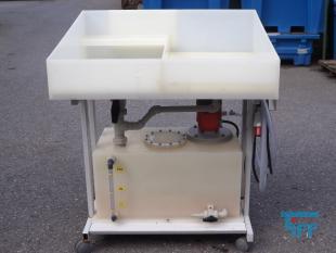 details anzeigen - gebrauchter Waschtisch aus PP/ Mobiles Ausgussbecken für den Laborbedarf aus Kunststoff mit Pumpstation; Entleerstation, mobile Pumpstation mit Flux-Pumpe 