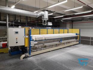 details anzeigen - gebrauchte automatische Kammerfilterpresse mit offenem Filtratablauf und automatischer Plattenverschiebung, exellenter Zustand 