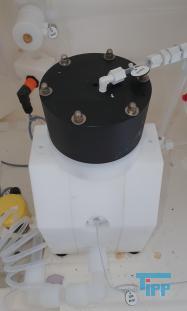 details anzeigen - gebrauchte Druckluftmembranpumpe in Massivbauweise mit Pulsationsdämpfer aus PTFE 