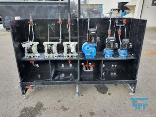 details anzeigen - gebrauchte Dosierstation bestehend aus 6 Dosierpumpen