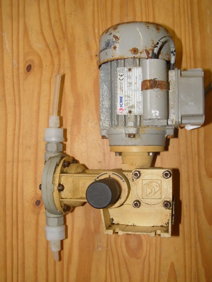 Dosierpumpe GERMAC Typ 2000 Klarspüler 4x6mm Auslauf M10x1 VNR/U3 Univerbar 4096 Dosierpumpe GERMAC Typ 2000 Klarspüler 4x6mm Auslauf M10x1 VNR/U3 Univerbar 4096